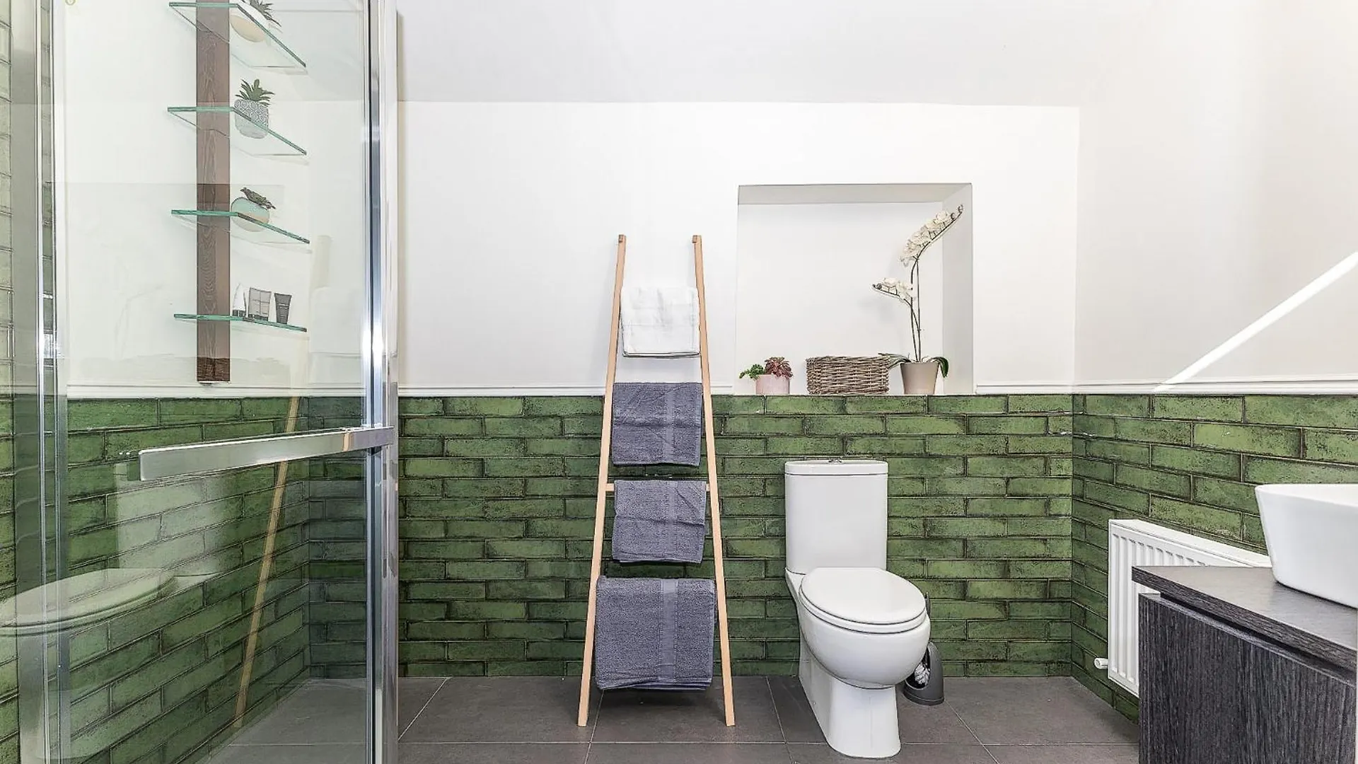 Ulster Apartment, 7 Henrietta Street, Dublin City Centre 0*,  Ireland